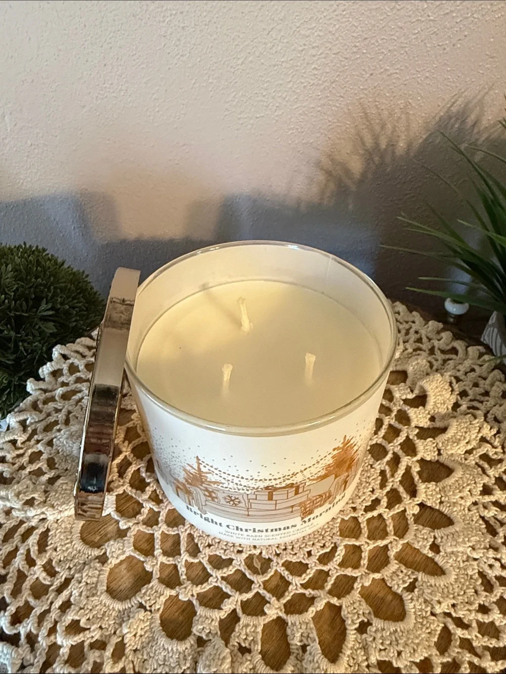 Bright Christmas Morning Scented Candle - White & Gold - Picture 3 of 4